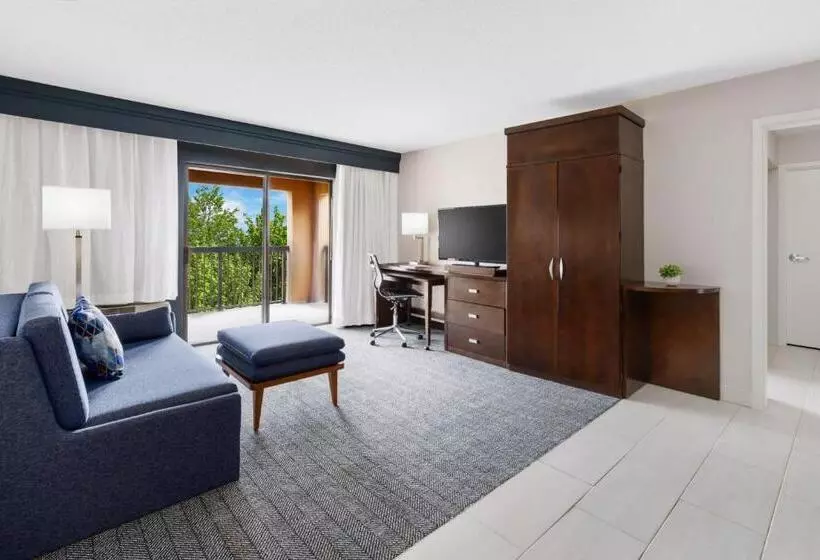 سوئیت با تخت بزرگ, Courtyard Manchesterboston Regional Airport