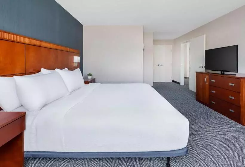 سوئیت اجرایی با تخت کینگ, Courtyard Manchesterboston Regional Airport