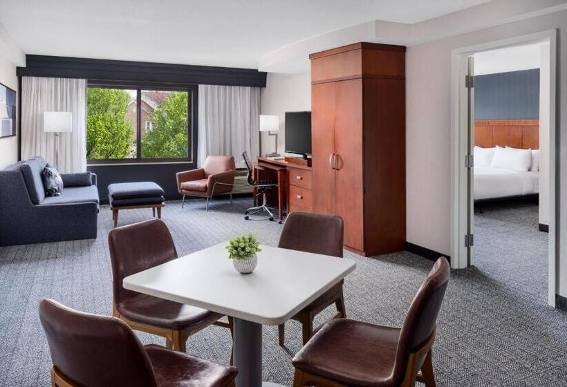 Люкс Executive Кровать Кинг, Courtyard Manchesterboston Regional Airport