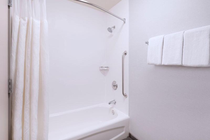 חדר סטנדרט עם מיטת קינג, Courtyard Salt Lake City Airport