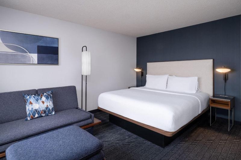 חדר סטנדרט עם מיטת קינג, Courtyard Salt Lake City Airport