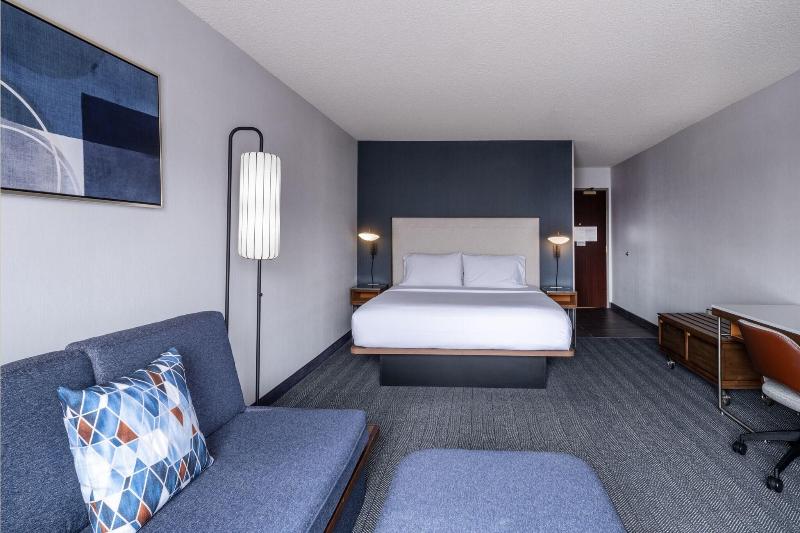 חדר סטנדרט עם מיטת קינג, Courtyard Salt Lake City Airport