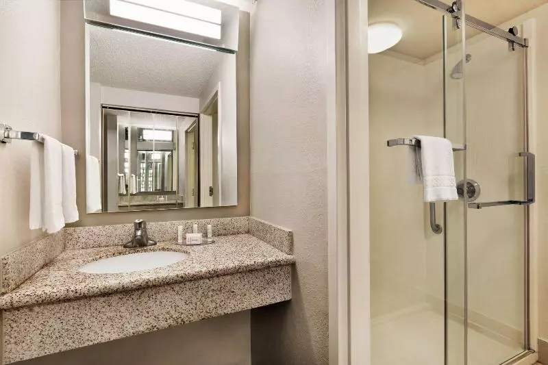 Standard-huone, Courtyard By Marriott Tulsa Central