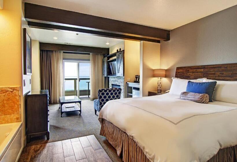 מיטת קינג בסוויטה, Cypress Inn On Miramar Beach