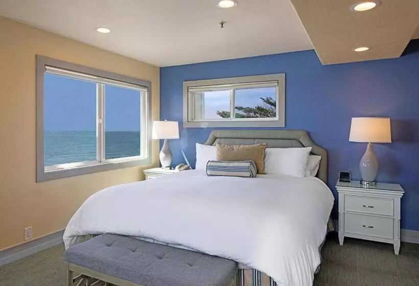 سوئیت پریمیوم, Cypress Inn On Miramar Beach