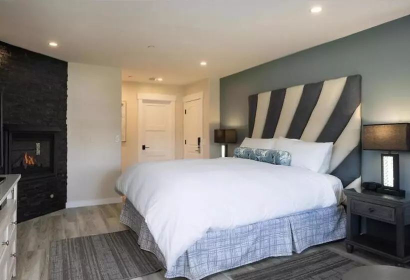 اتاق لوکس با تخت بزرگ, Cypress Inn On Miramar Beach