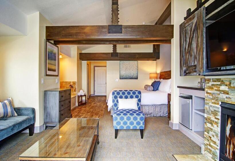 סוויטת אקזקיוטיב, עם מיטת קינג, Cypress Inn On Miramar Beach