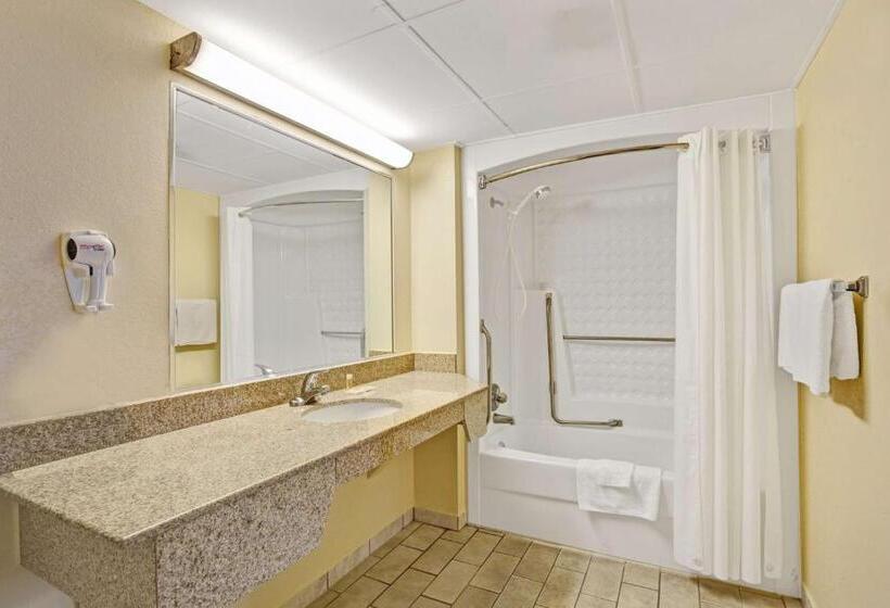 غرفة قياسية سرير كينج, Days Inn By Wyndham Clarksville Tn