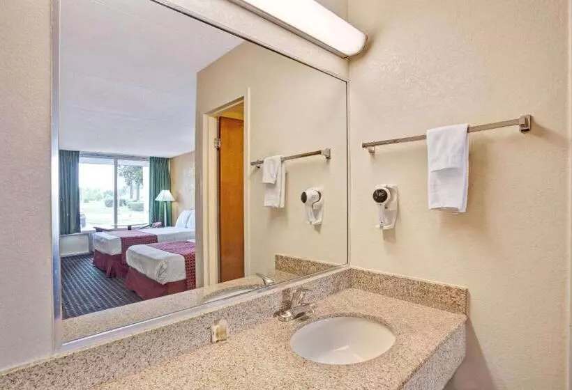 ２ダブルベッドのスタンダードルーム, Days Inn By Wyndham Clarksville Tn