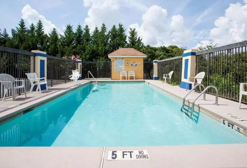キングサイズベッドのスイートルーム, Days Inn By Wyndham Covington