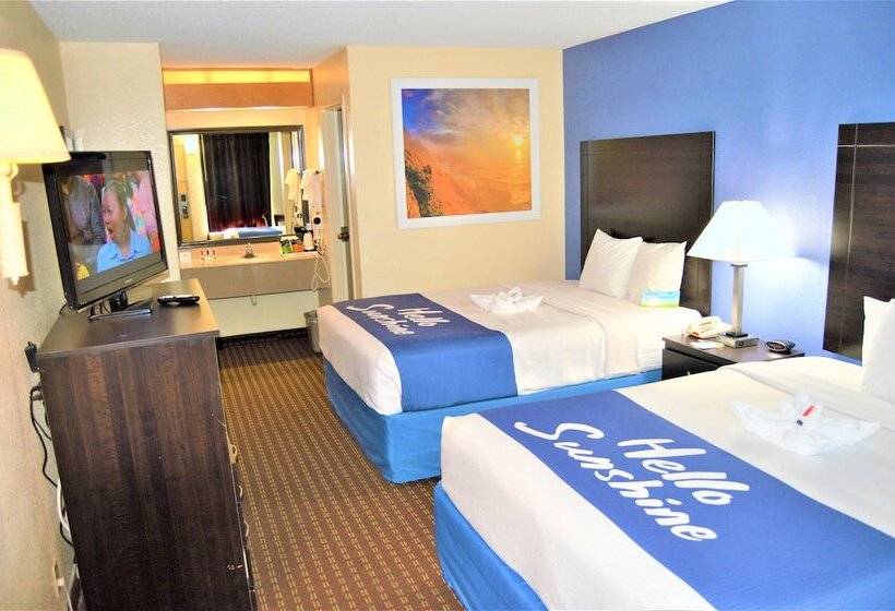 带2个双人床的标准工作室, Days Inn By Wyndham Easley/greenville/clemson Area