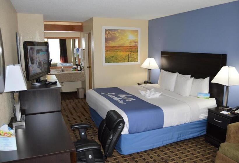 适合残疾人士使用的带超级大床的标准间, Days Inn By Wyndham Easley/greenville/clemson Area