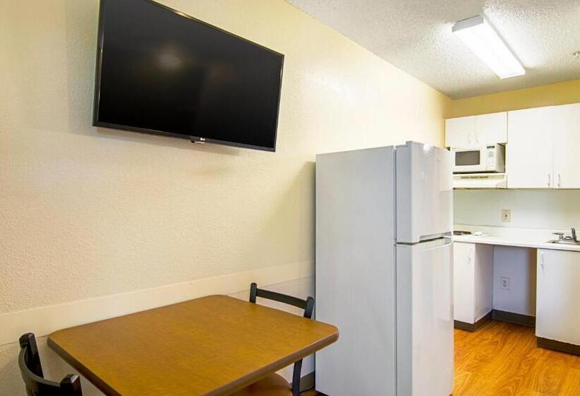 Студия Стандарт, Hometowne Studios By Red Roof Chicago Waukegan