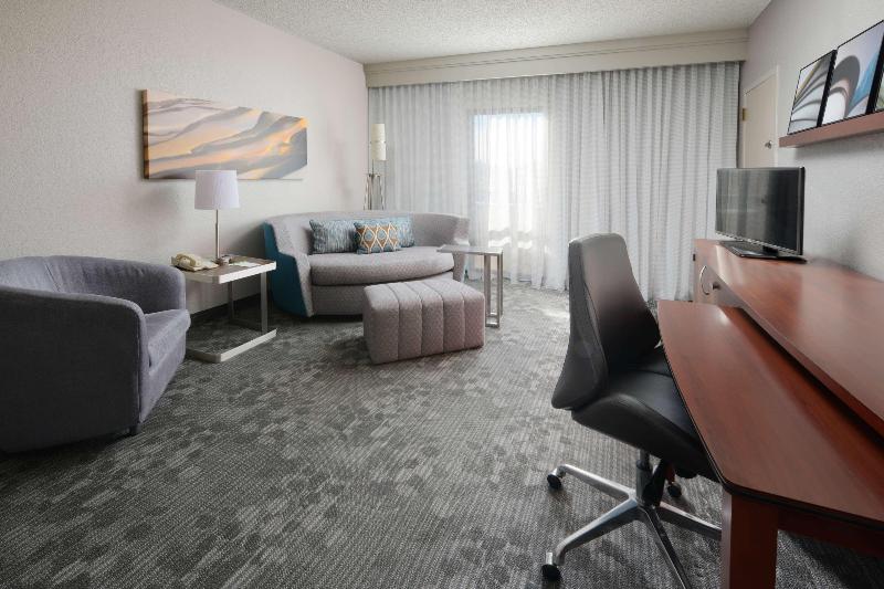 מיטת קינג בסוויטה, Sonesta Select Dallas Central Expressway
