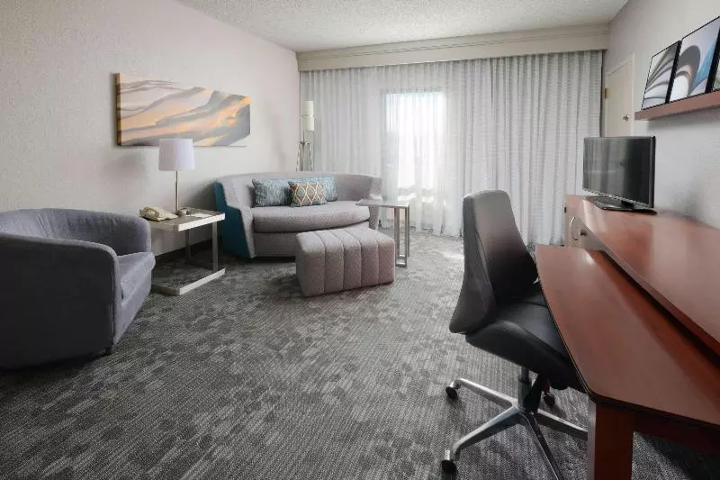 キングサイズベッドのスイートルーム, Sonesta Select Dallas Central Expressway