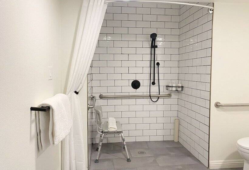 장애인을 위한 킹사이즈 침대 스탠다드 룸, Vinland Hotel And Lounge