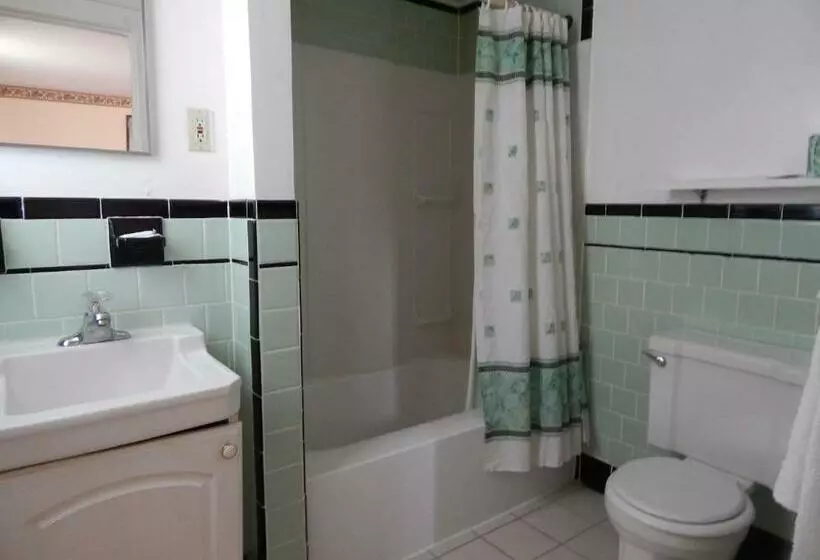 キングサイズベッドのスタンダードルーム, Knights Inn Centerville Cape Cod Area