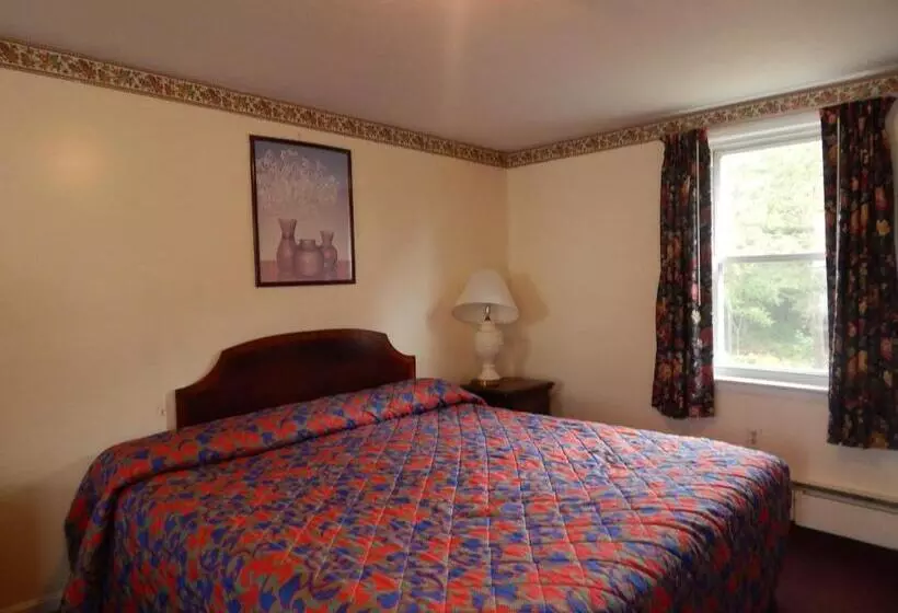 キングサイズベッドのスタンダードルーム, Knights Inn Centerville Cape Cod Area