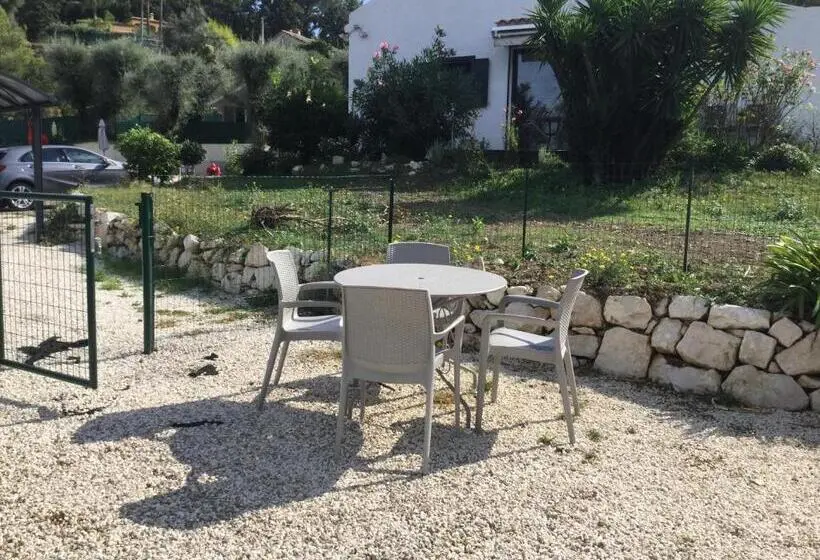 استودیو خانوادگی, Le Mas Rescator