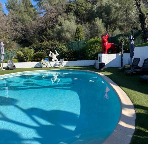 标准工作室带泳池景, Le Mas Rescator