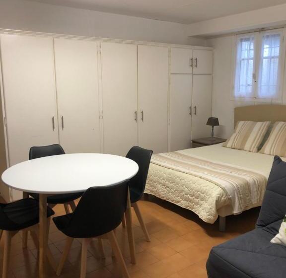 家庭间, Le Mas Rescator