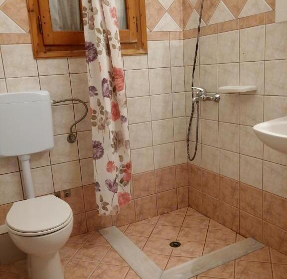 חדר סטנדרט, Alexandra S House