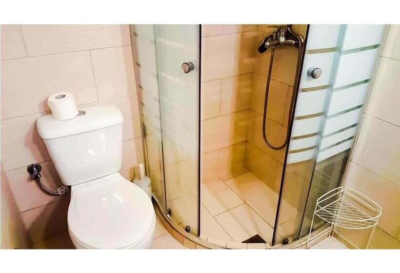 חדר סטודיו סטנדרד, Alexandra S House