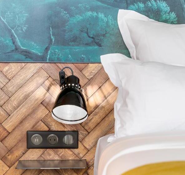 デラックスルーム, Bridget