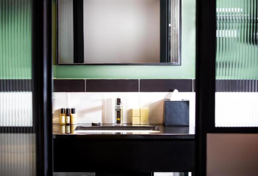 ファミリールーム, Bridget