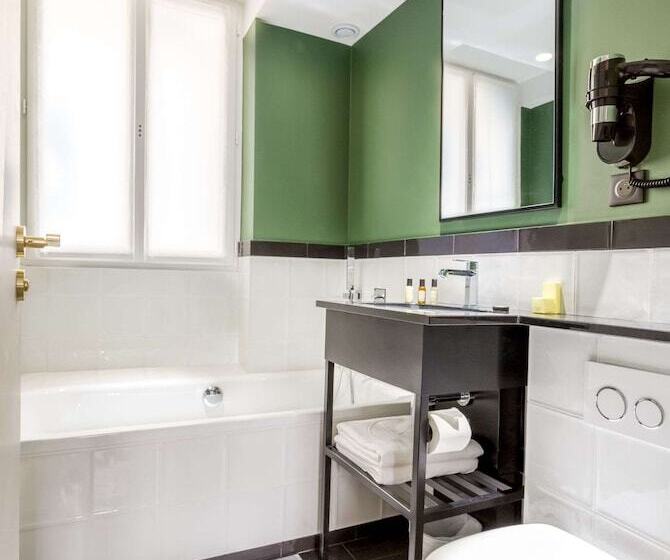 ファミリールーム, Bridget