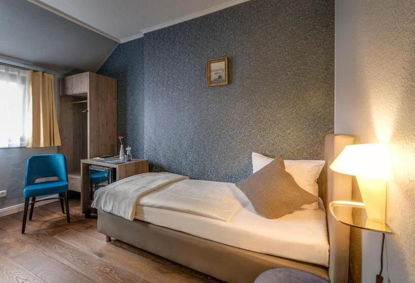 اتاق استاندارد یک نفره, Monopol Boutique