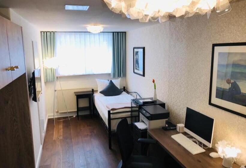 اتاق استاندارد یک نفره, Monopol Boutique