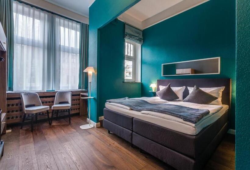 اتاق لوکس, Monopol Boutique