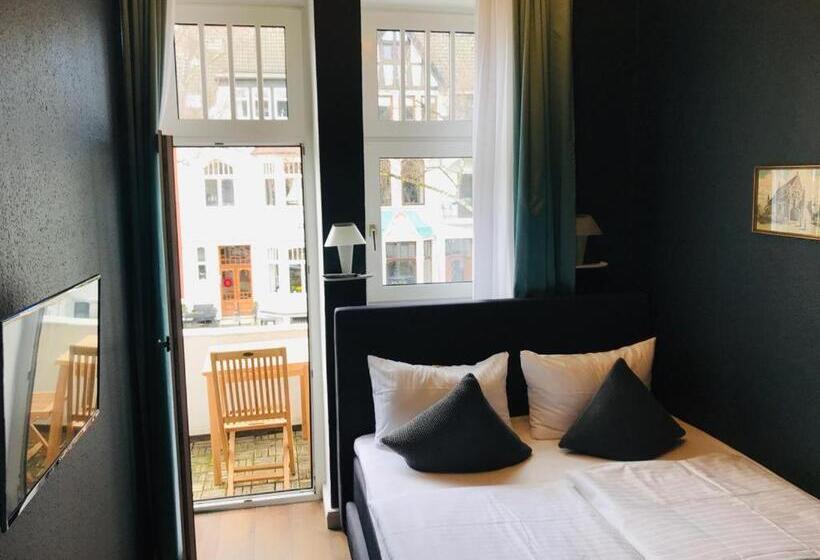 اتاق استاندارد با بالکن, Monopol Boutique