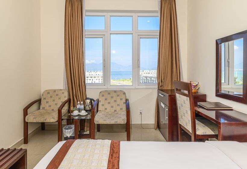 اتاق لوکس سه تخته, Ocean View Danang
