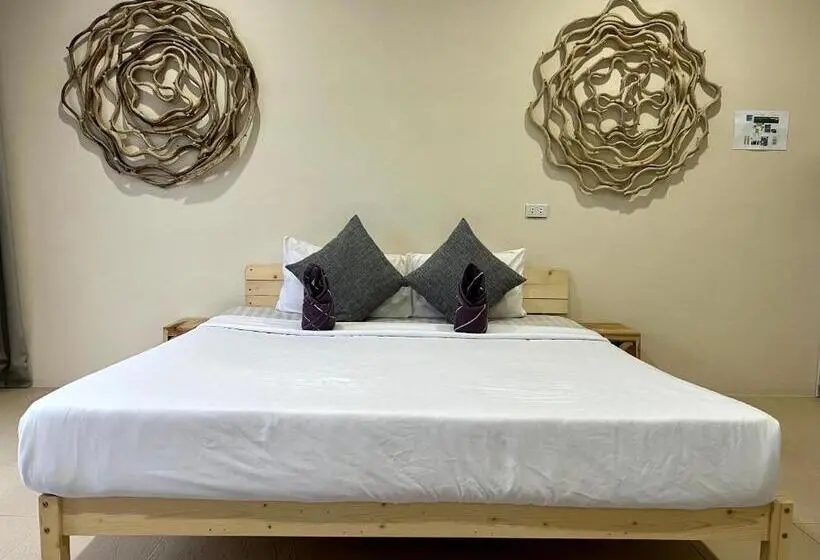 バルコニー付きデラックスルーム, Leo Hostel