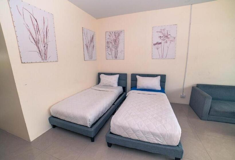 ルームシェアのワンベッド, Leo Hostel