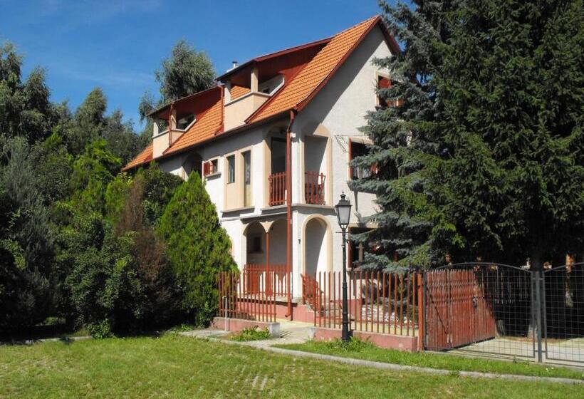 غرفة قياسية مزوَّدة بشُرفة, ágnes Pihenőház