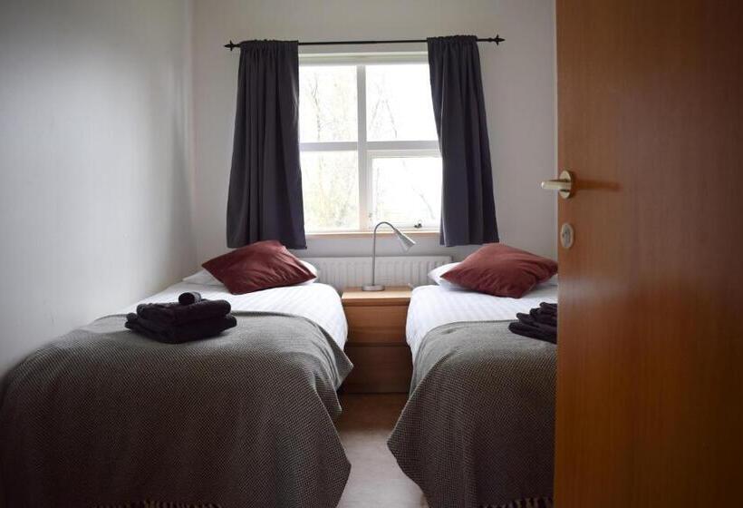 خانه 1 خوابه, Skalholt