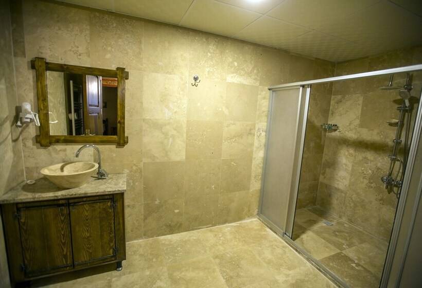 اتاق استاندارد سه نفره, Cappadocia Elite Stone House