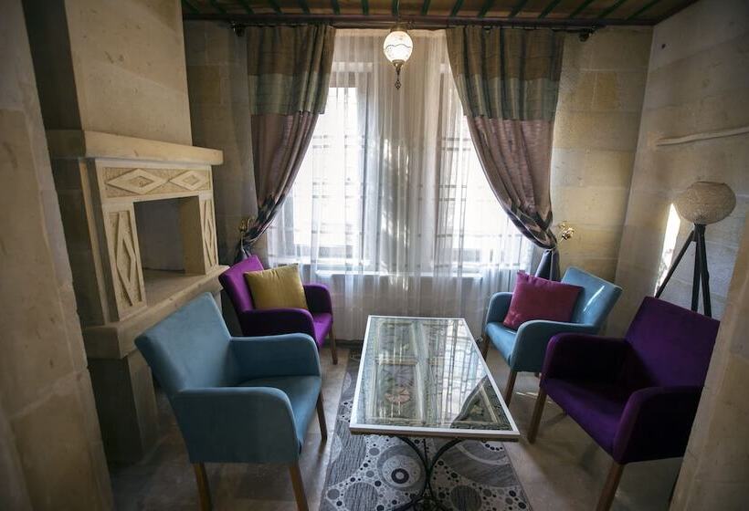 اتاق راحتی سه تخته, Cappadocia Elite Stone House