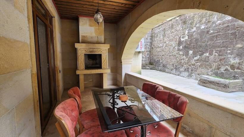 اتاق استاندارد سه نفره, Cappadocia Elite Stone House