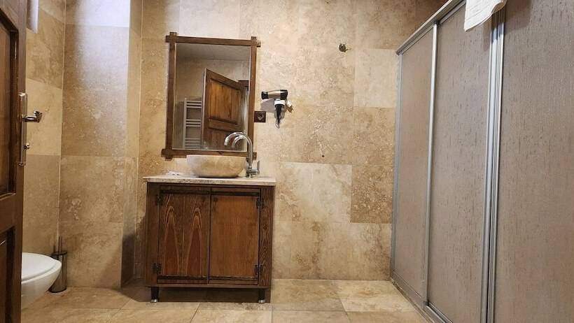 اتاق استاندارد سه نفره, Cappadocia Elite Stone House