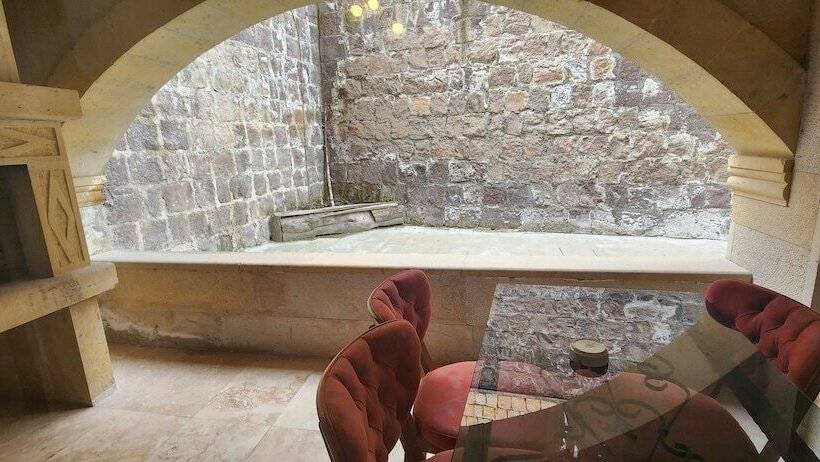 اتاق استاندارد سه نفره, Cappadocia Elite Stone House
