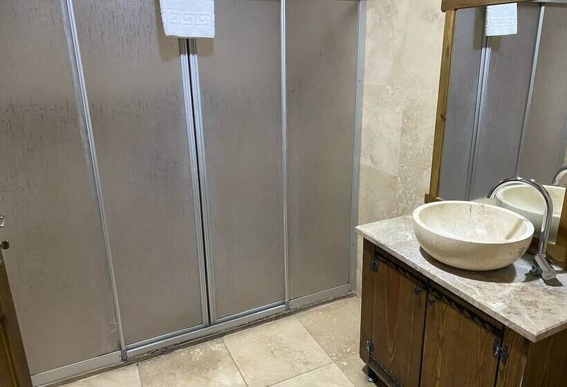 اتاق راحتی سه تخته, Cappadocia Elite Stone House