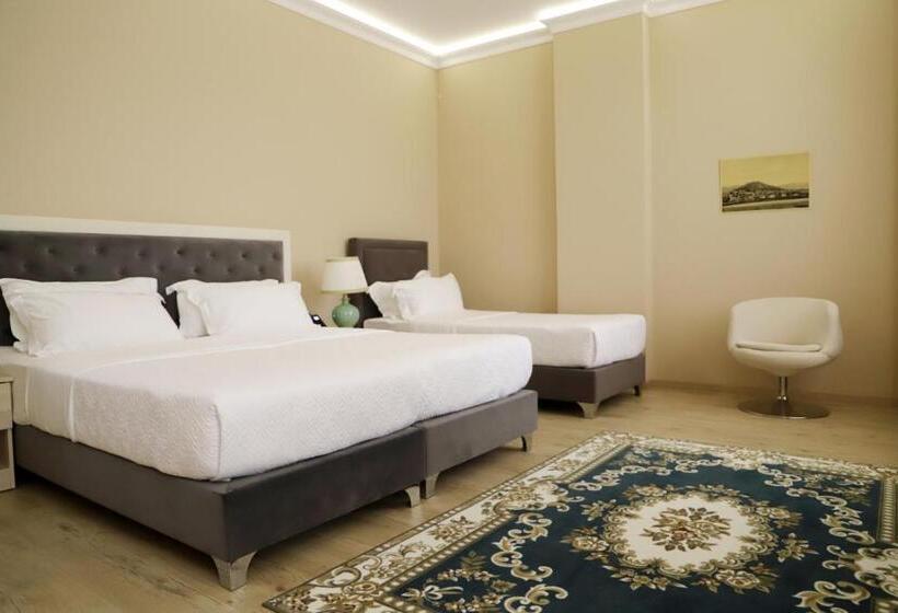 디럭스 트리플 룸, Colombo