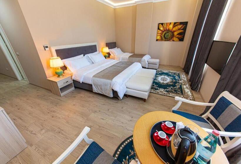 디럭스 트리플 룸, Colombo