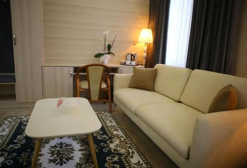 سوییت جونیور, Colombo