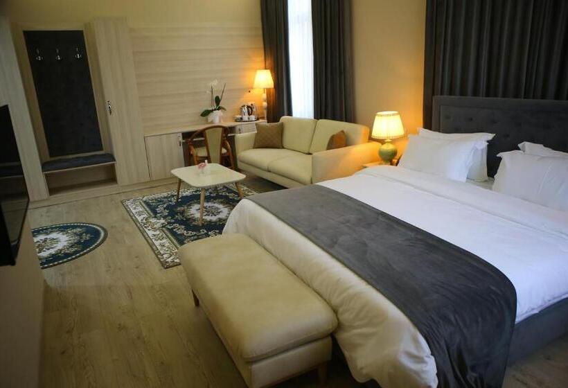 주니어 스위트, Colombo