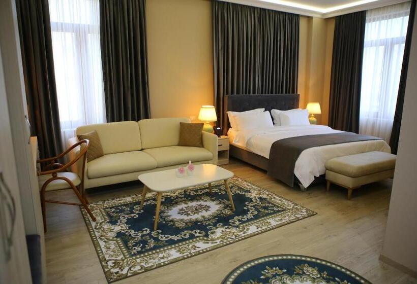 주니어 스위트, Colombo